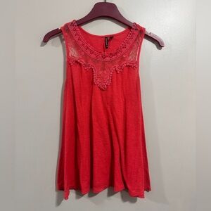 HeartSoul Tank Top With Lace Detail
Woman’s Size Medium